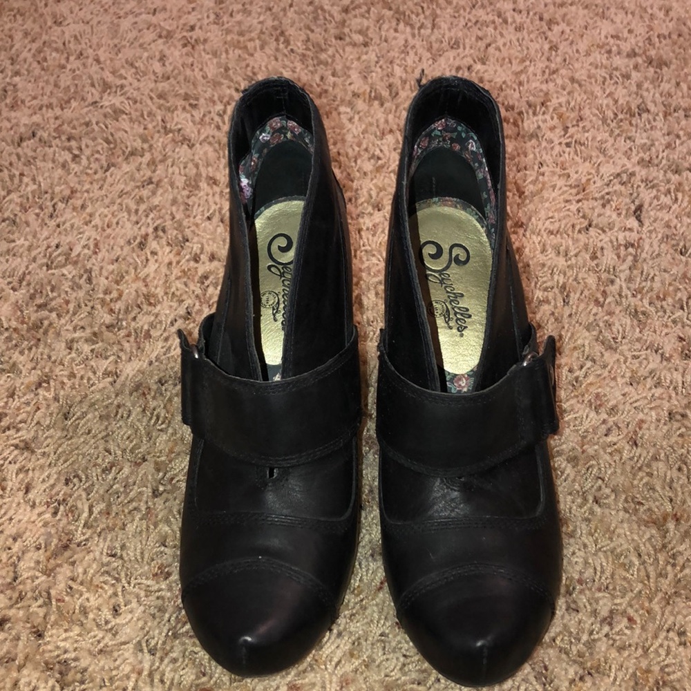 Seychelles Black shoe boot heels